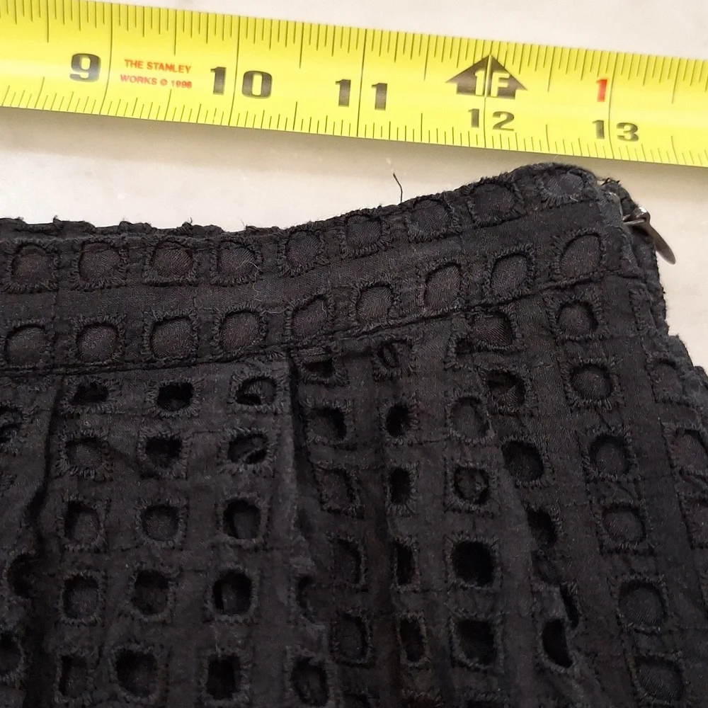 Banana Republic Black Mini Cut Out Pattern Skirt Sz 2 Casual‎ Party Going Out
